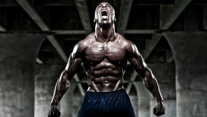 DER Tipp, wie du im Fitnessstudio mehr Gewichte heben kannst und deine Performance steigerst: Fluchen!