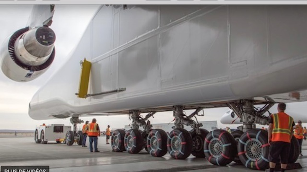 Das größte Flugzeug der Welt verlässt erstmals seinen Hangar. Dann zeigt es, was es kann!