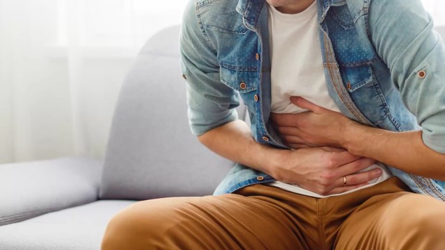 Insolite : cet homme a vécu avec un téléphone dans le ventre pendant 6 mois
