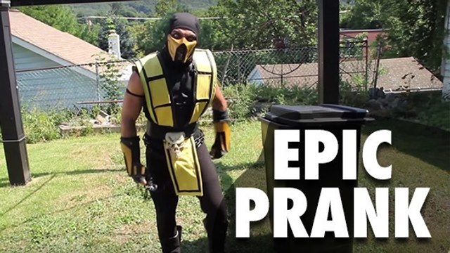 Mortal Kombat : quand Scorpion passe ses journées à effrayer des passants