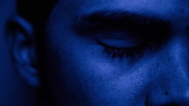 Insolite : après une intoxication aux particules d'argent, un homme devient bleu à vie