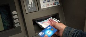 Il oublie 150 euros au distributeur... Un SDF lui ramène les billets !