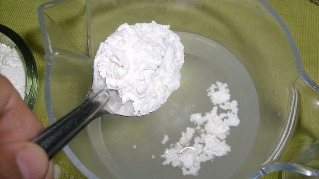 Cette femme a trouvé une astuce toute simple pour teinter elle-même ses carreaux de fenêtres