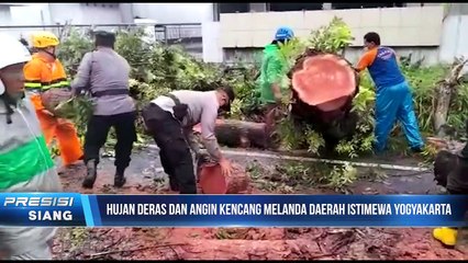 Polda DIY Evakuasi Baliho dan Tiang Listrik Roboh akibat Cuaca Buruk
