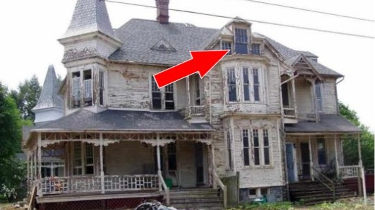 L'intérieur de cette maison abandonnée est à couper le souffle