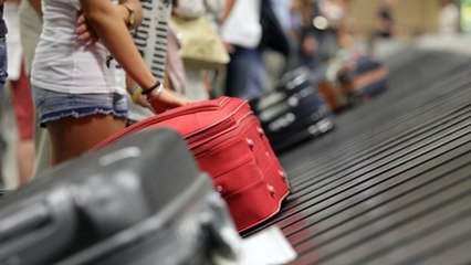Pourquoi vos bagages mettent du temps à arriver quand vous descendez de l'avion ?
