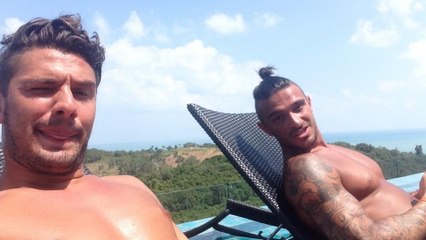 Julien Tanti et Kevin Guedj (Les Marseillais) changent de couleur de cheveux après un pari perdu lors d'une partie FIFA