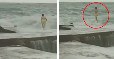 En Italie, un inconscient défie une mer déchaînée