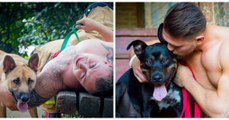 Des hommes posent torse nu avec des chiens de refuge pour les photos d'un calendrier