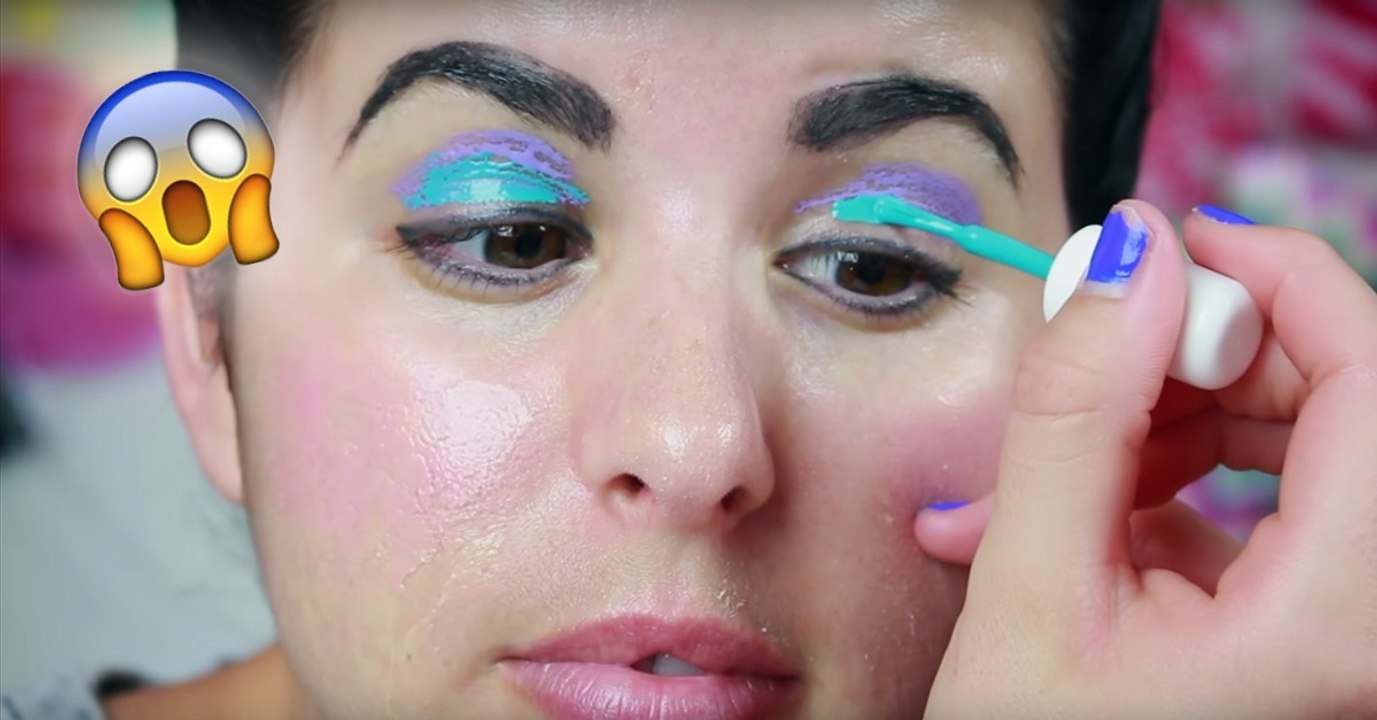 Une Youtubeuse réalise tout son maquillage avec du vernis à ongles