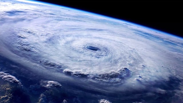 Ouragan : les images spectaculaires de l’intérieur d’un cyclone prises par un drone marin