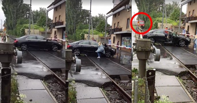 Schweiz: Auto eingeklemmt zwischen Schranken, Passanten flippen aus und der Zug rollt an!
