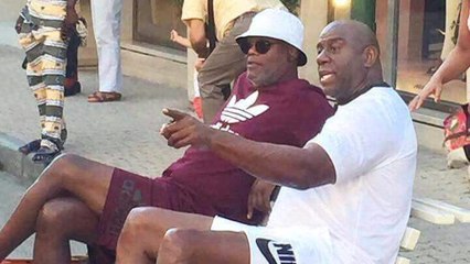 Download Video: Samuel L. Jackson und Magic Johnson werden bei ihrem Urlaub in Italien für Flüchtlinge gehalten