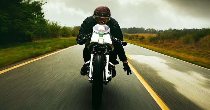 Motorrad: Was steckt hinter dem Bikergruß?