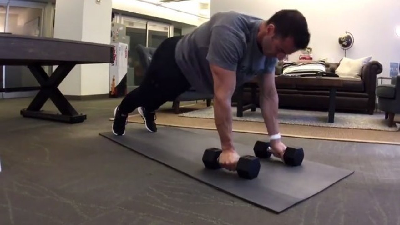 Eine sehr effiziente Übungsreihe für die ihr nur 4 Minuten Zeit braucht!