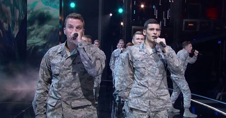 Als die Soldaten mit einem Hit von Ed Sheeran loslegen, bleibt der Jury die Spucke weg