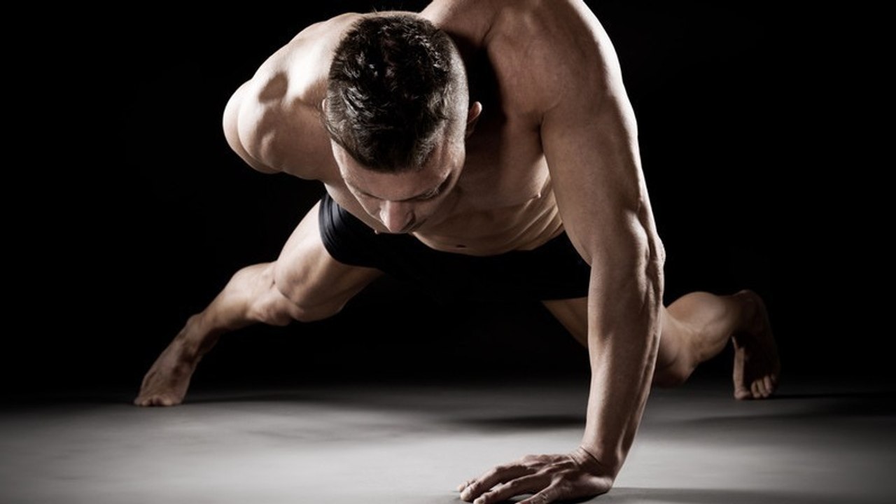 Ohne Fitnessstudio: Mit 10 Minuten pro Tag baut ihr enorm Muskeln auf