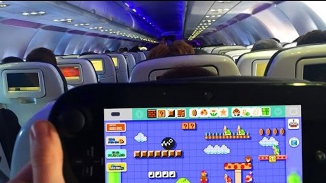 Super Mario Maker : il s'ennuie dans l'avion et créé un niveau avec l'équipage