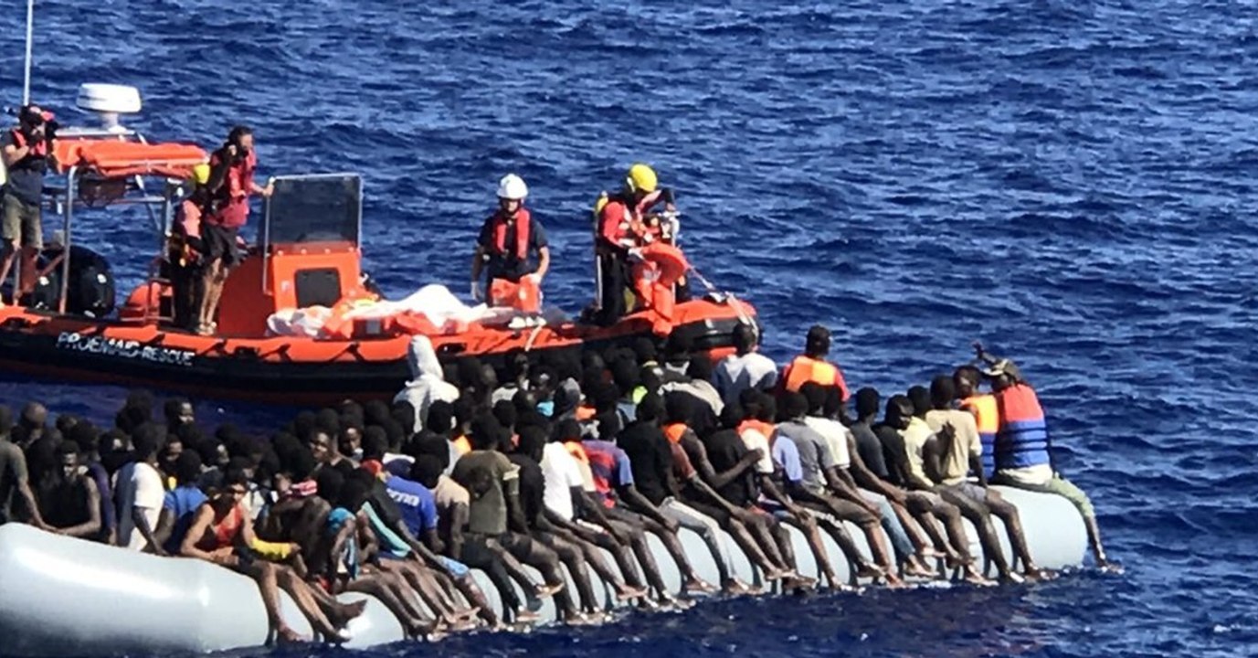 Flüchtlingsretter von Küstenwache beschossen