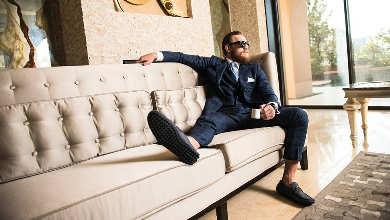 Conor McGregor protzt bei der Vorführung seiner Privatvilla