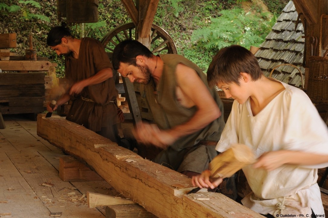 20 Jahre lang bauen sie an einem mittelalterlichen Schloss. So sieht es jetzt aus!