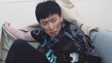 League of Legends : viré de CLG, Doublelift annonce son changement d'équipe dans une vidéo complètement WTF