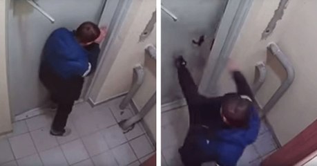 Er braucht 3 Stunden, um die Klotür wieder zu öffnen. Dabei ist die Lösung ganz einfach