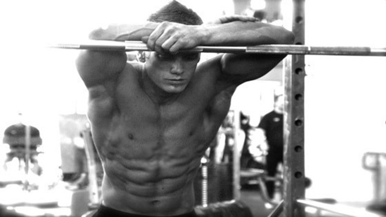 Mit diesen zwei Techniken vermeidet ihr, dass der Muskelaufbau stagniert