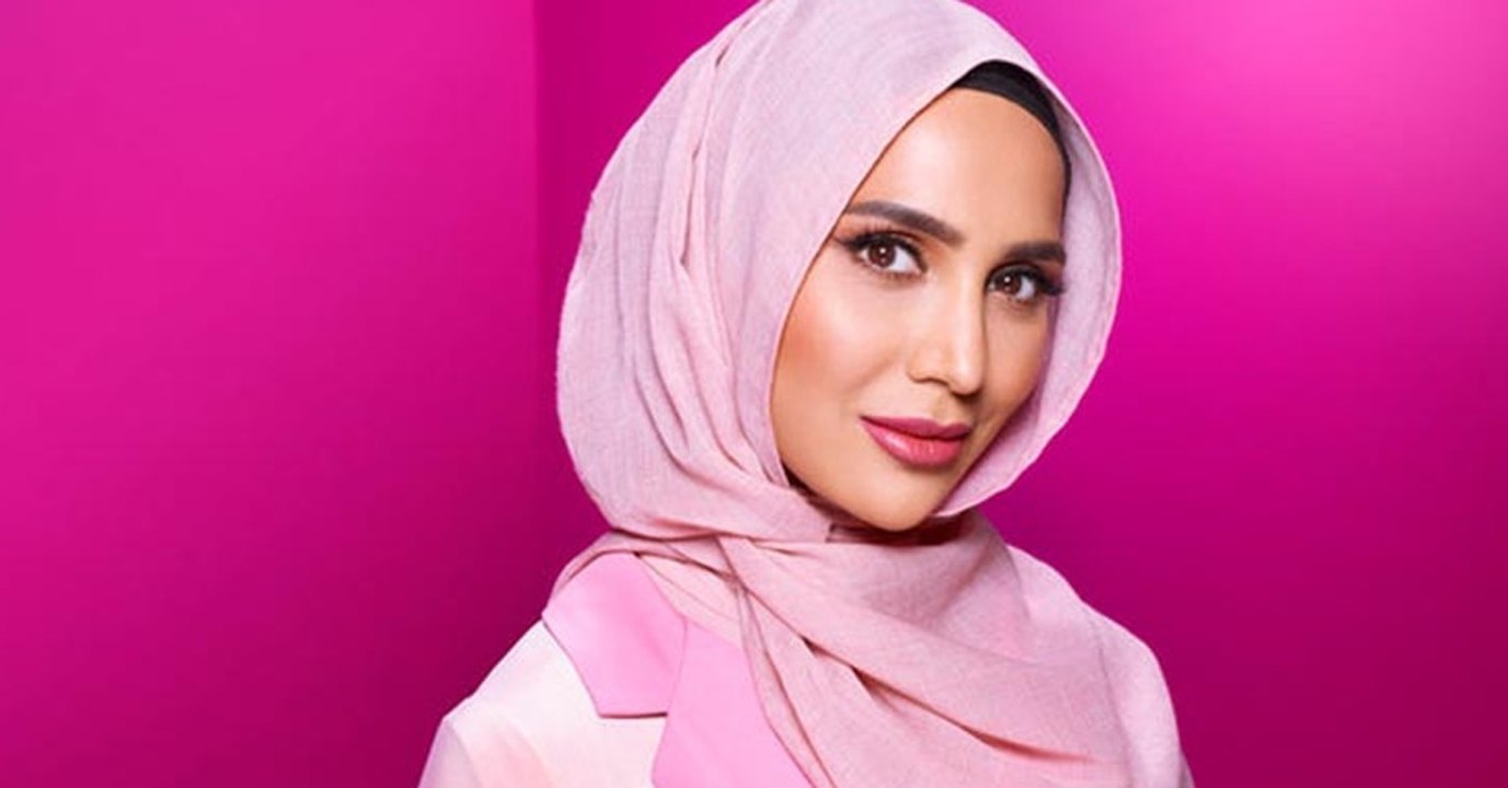 Amena Khan: L'Oréal-Model für Shampoo trägt Hijab
