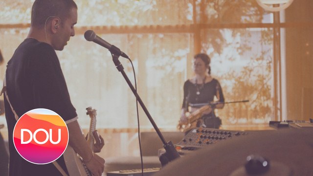 Cem Pilevneli - Sarıl Tadını Çıkar Ağlama [Petek Pansiyon Live Sessions] (Official Video)