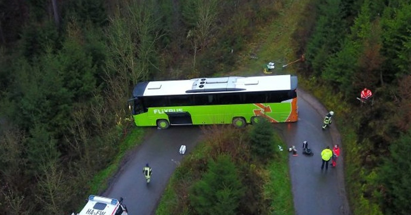 Holländer kriegt die Kurve nicht, doch dann kommen die Rettungskräfte