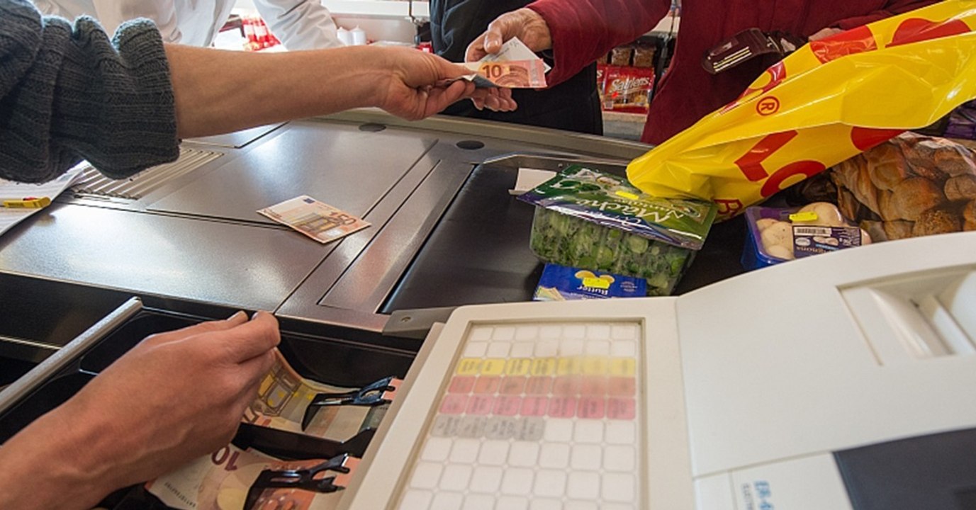 Arbeitslose können sich ihr Geld künftig im Supermarkt auszahlen lassen