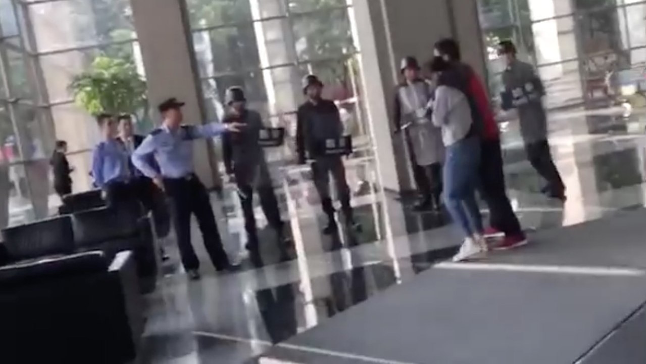 China: Mann befreit weibliche Geisel mit Judogriff