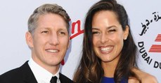 Witziges Baby-Foto: Bastian Schweinsteiger ist Vater