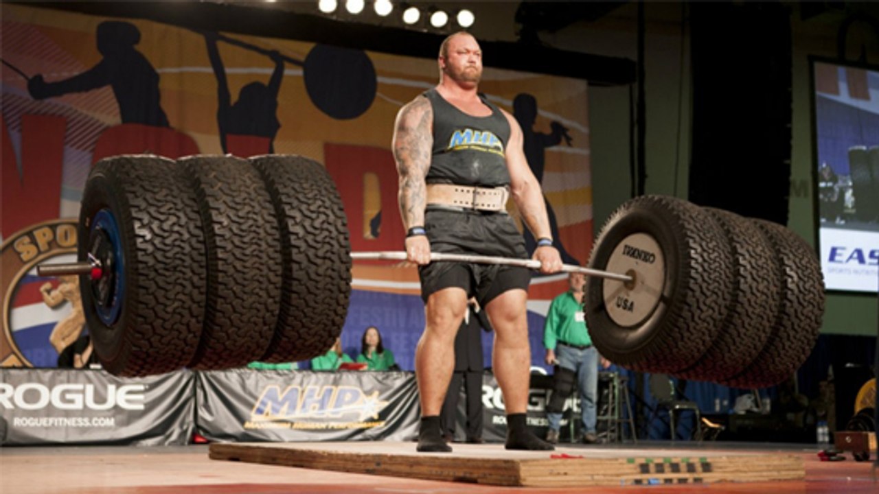 The mountain schreibt einen neuen deadlift-rekord von 472 kg