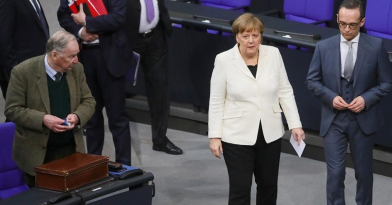 Im Moment ihres Sieges zeigt Merkel den anderen, wie mächtig sie immer noch ist