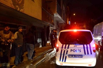 Bağcılar'da 3 katlı binanın bahçesinde yaşanan göçük panik oluşturdu