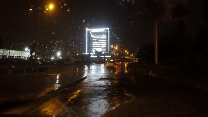 İzmir'de sağanak yağış etkili oldu