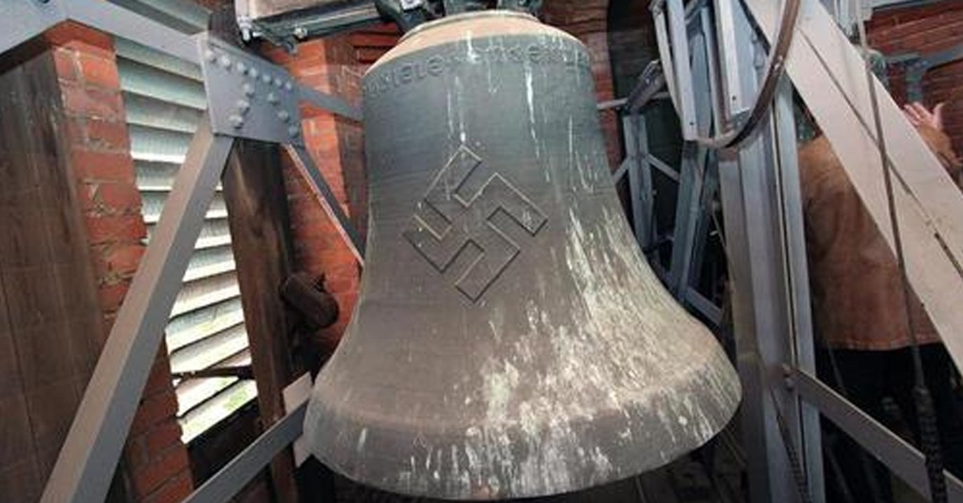 Umstrittene Hakenkreuz-Glocke: Unbekannte Täter schaffen Tatsachen