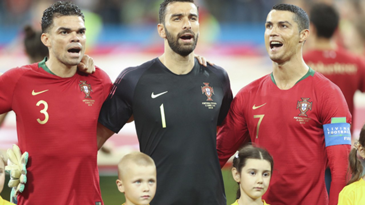 Cristiano Ronaldo hat ein seltsames Ritual beim Singen der Nationalhymne
