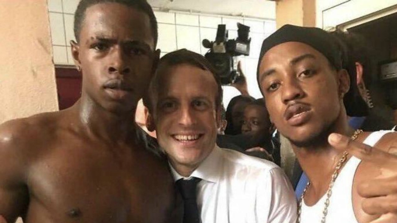 Stinkefinger in aller Öffentlichkeit: Macron macht, was Merkel sich nie trauen würde!