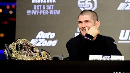 Khabib Nurmagomedov greift Conor McGregor nach der Pressekonferenz an