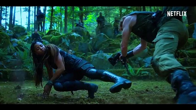 Altered Carbon Altyazılı kamera arkası