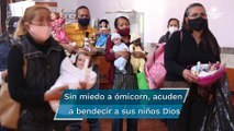 Pese a ómicron, feligreses con fe y devoción bendicen a niños Dios en el Día de la Calendaria