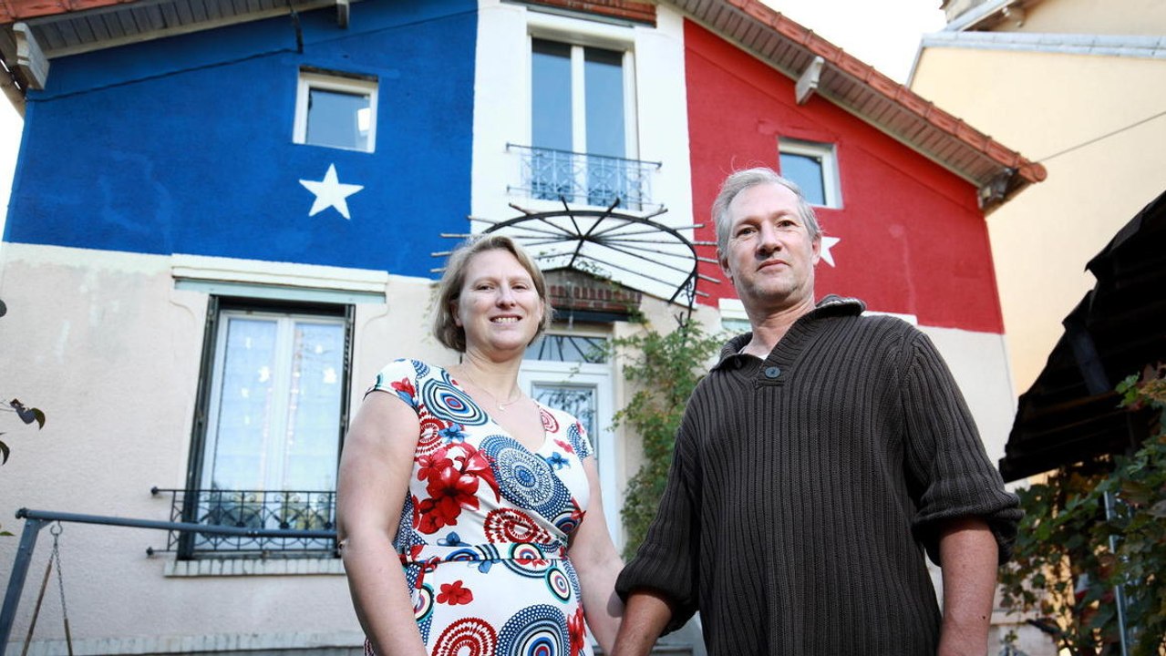 Nach Frankreichs WM-Triumph: Paar streicht Haus in Blau-Weiß-Rot. Dann meldet sich der Bürgermeister!