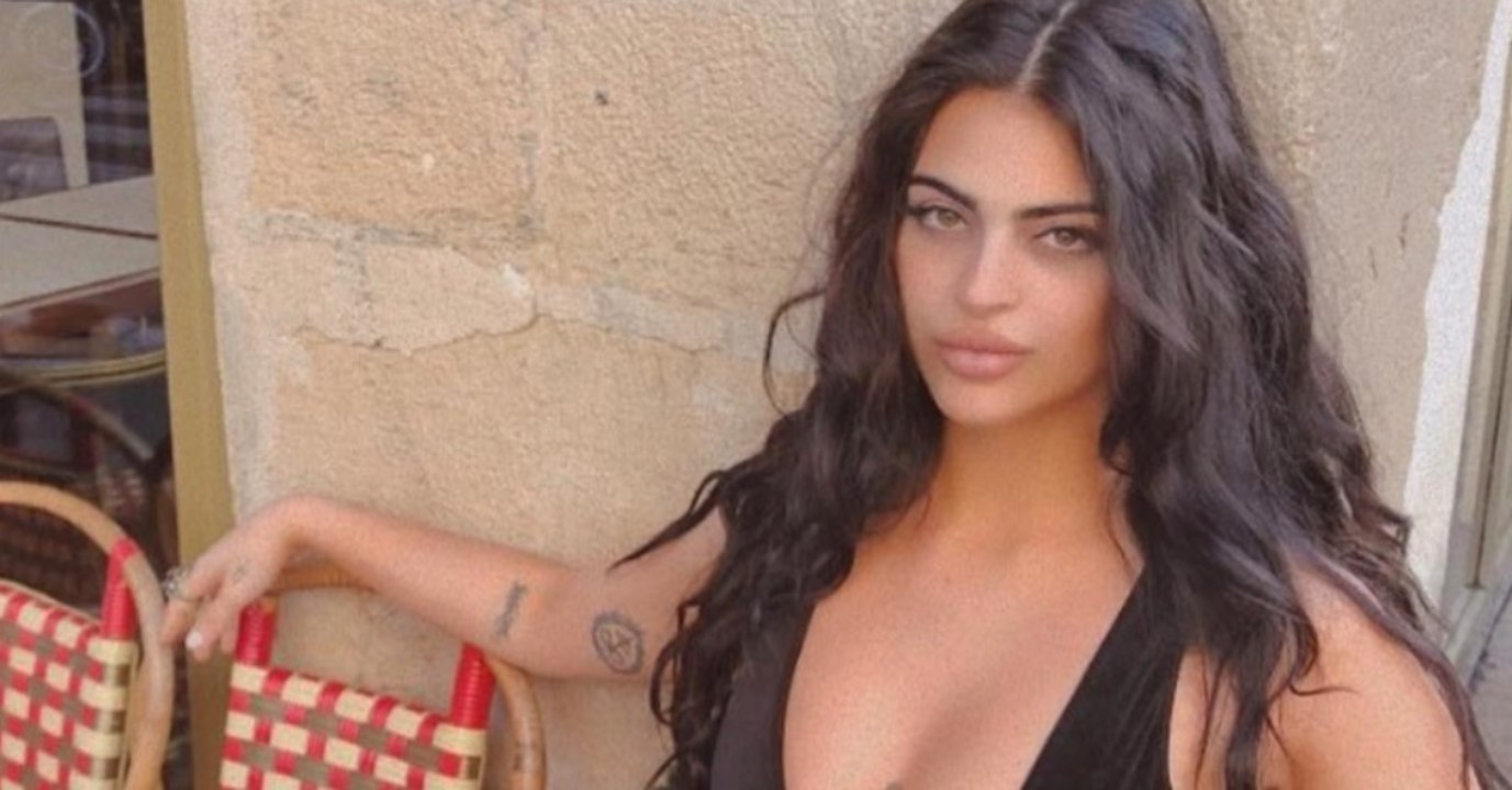 Wegen ihres Outfits: Model wird aus Museum geworfen