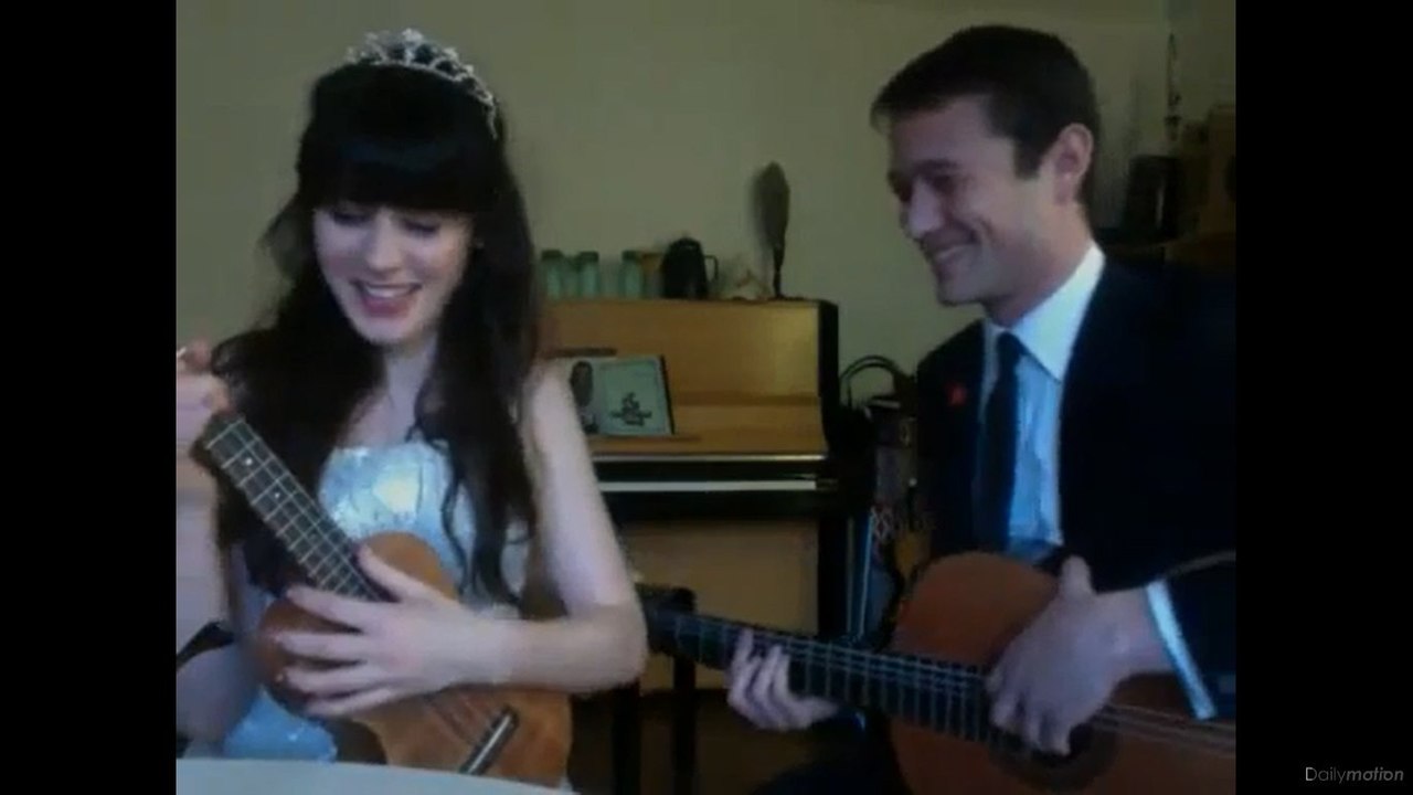 Zooey Deschanel et Joseph Gordon-Levitt chantent What are you doing New Year's Eve