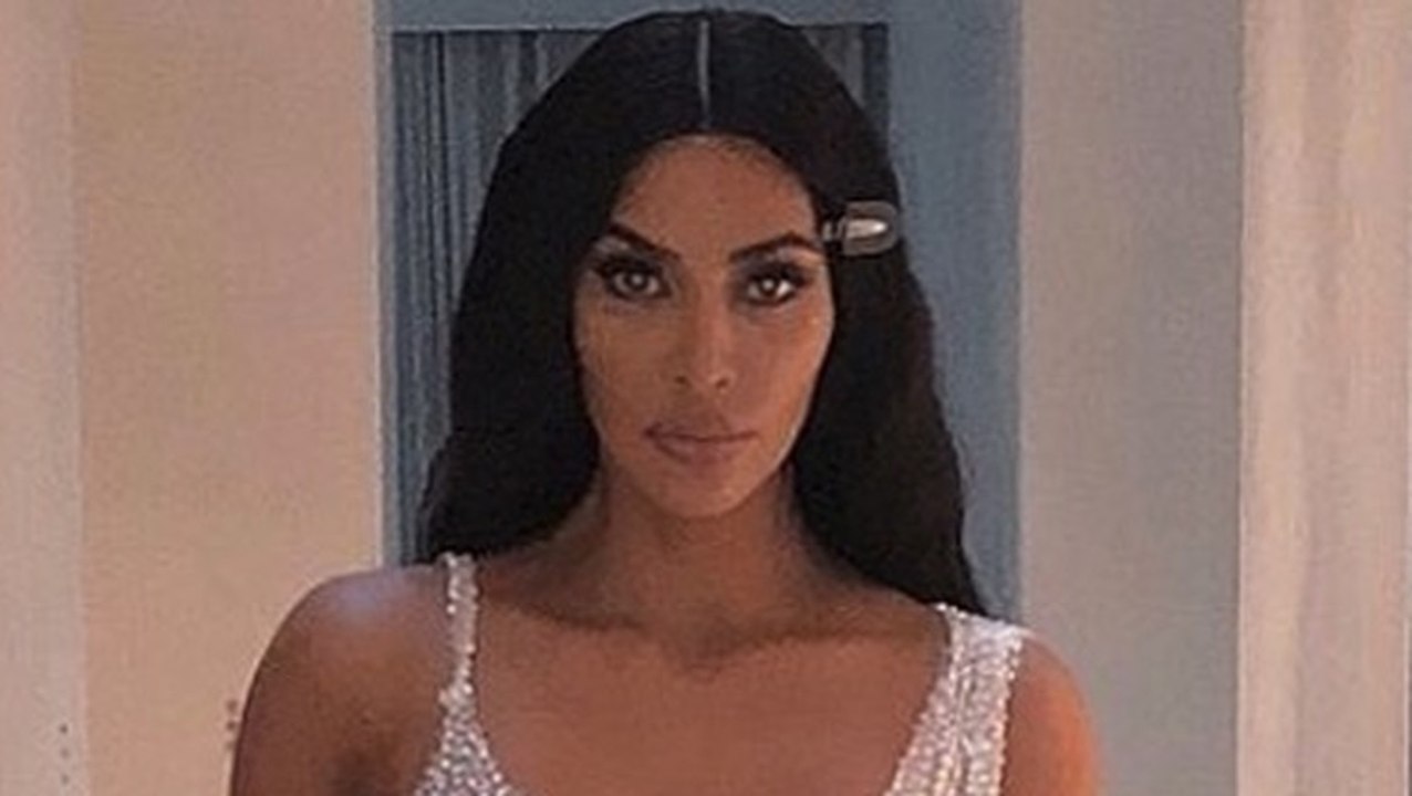 Fans reagieren sofort: Kim Kardashians Kleid ist komplett durchsichtig!