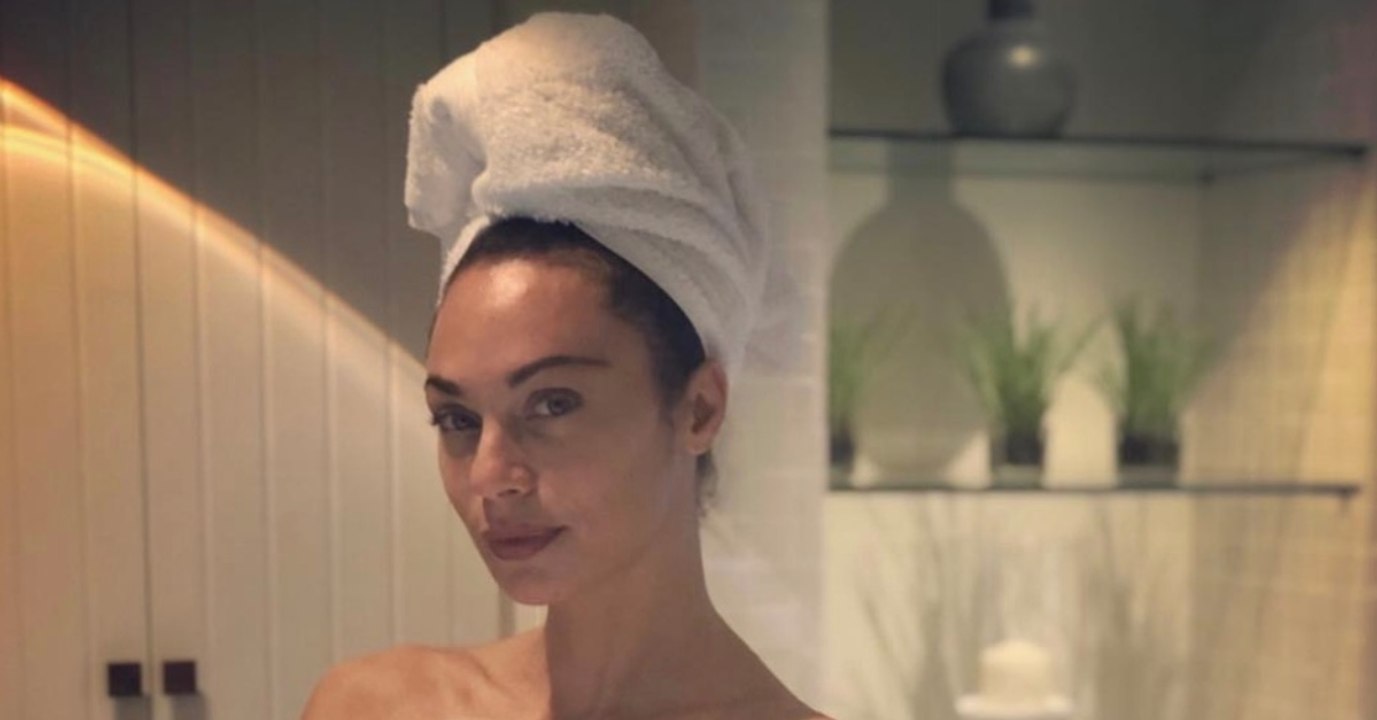 Lilly Becker hüllenlos im Bad: Doch was ist das auf ihrer Brust?