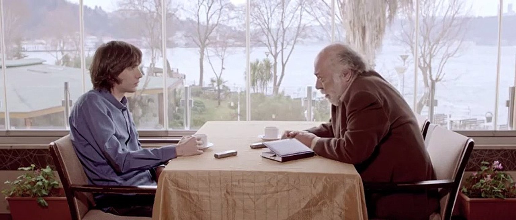 Ağustos Böcekleri ve Karıncalar - Fragman